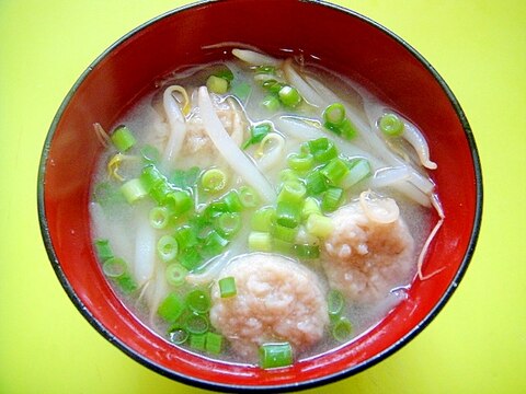 もやしと肉団子の味噌汁